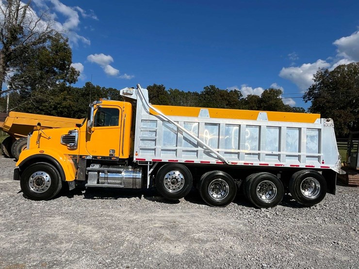 2020-freightliner-122sd-image-2