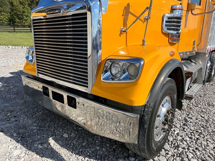 2020-freightliner-122sd-image-20