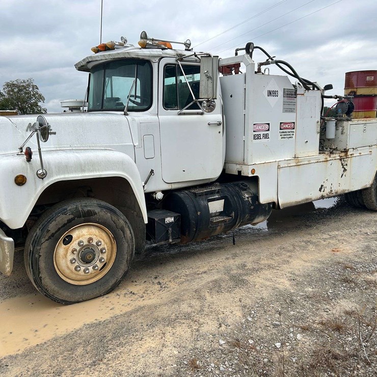 1989 MACK R690T Fuel & Lube Truck