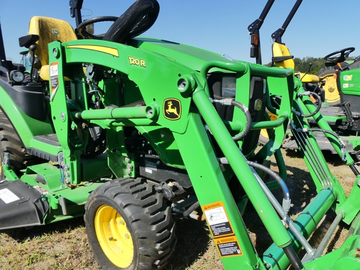 2022-john-deere-1025r-image-11
