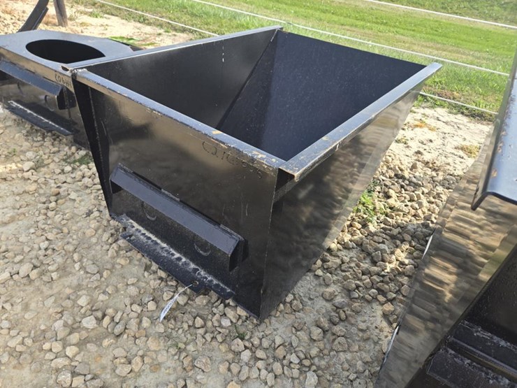 #5897-•-new-mini-skid-steer-universal-concrete-bucket-image-3