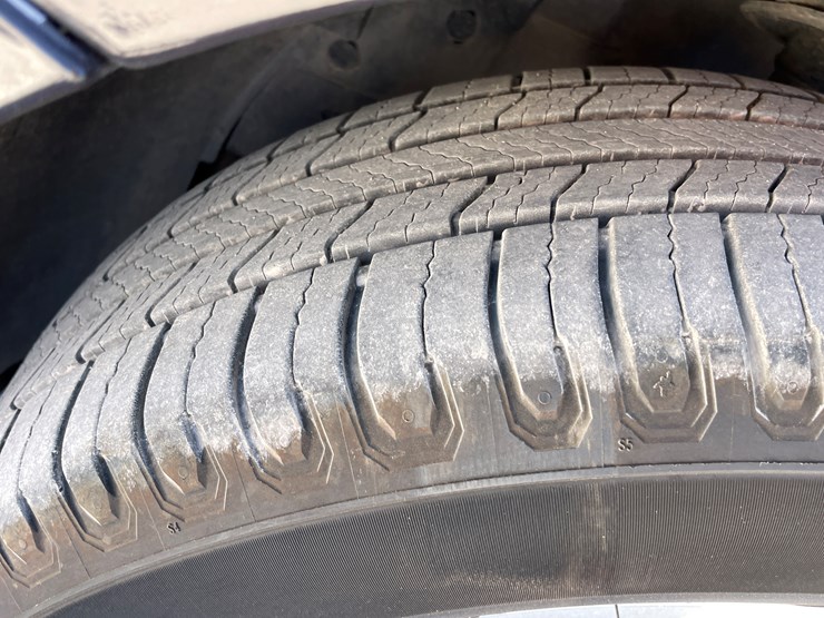 2010-volkswagen-routan-image-12