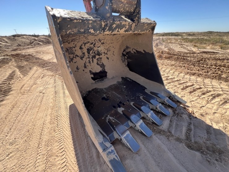 2019-deere-670g-lc-image-16