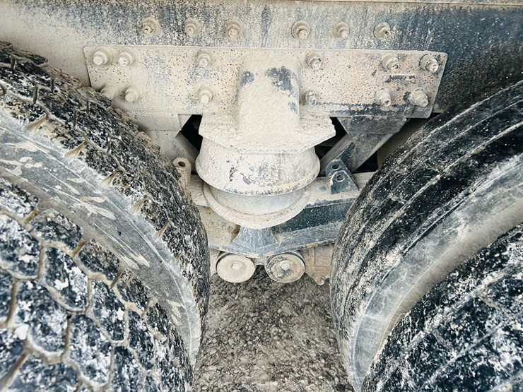 1999-freightliner-tri-axle-dump-truck-image-25