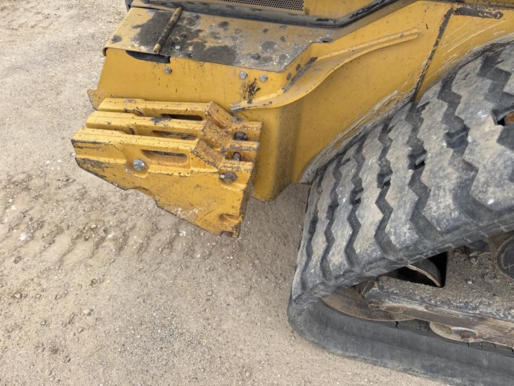 2019-deere-331g-image-18