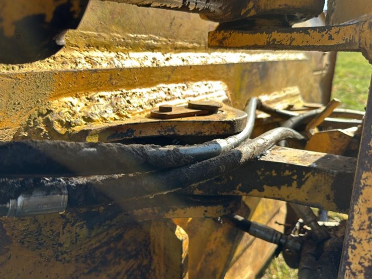 2008-deere-750j-xlt-image-31