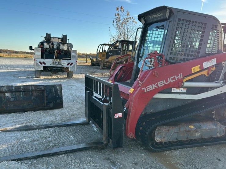 2018-takeuchi-tl8-image-1