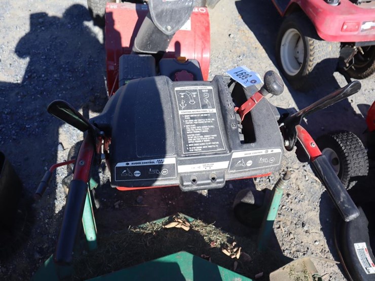 troybilt-24in-snowblower3-image-6