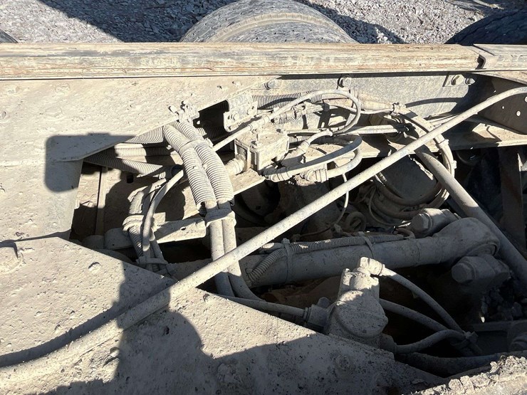 2020-freightliner-122sd-image-84