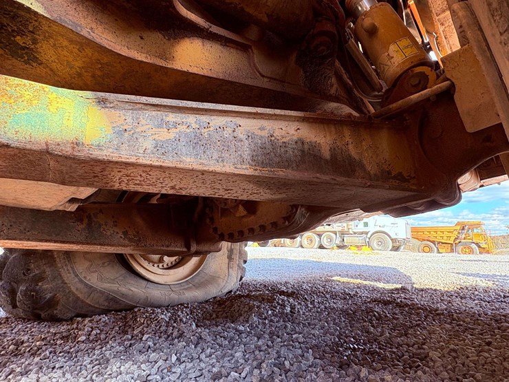 2007-caterpillar-740-image-35