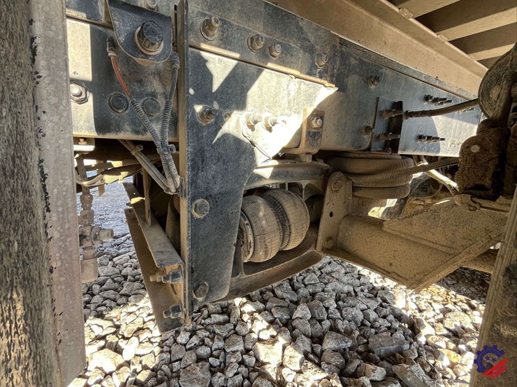 2020-freightliner-122sd-image-28