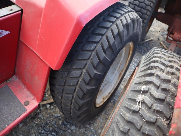 wheel-horse-lawn-&-garden-tractor-image-13