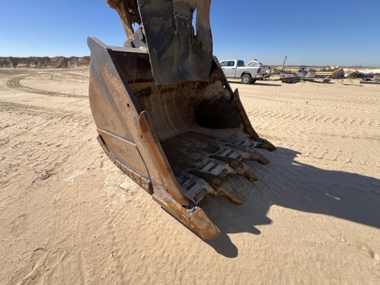 2019-deere-670g-lc-image-13