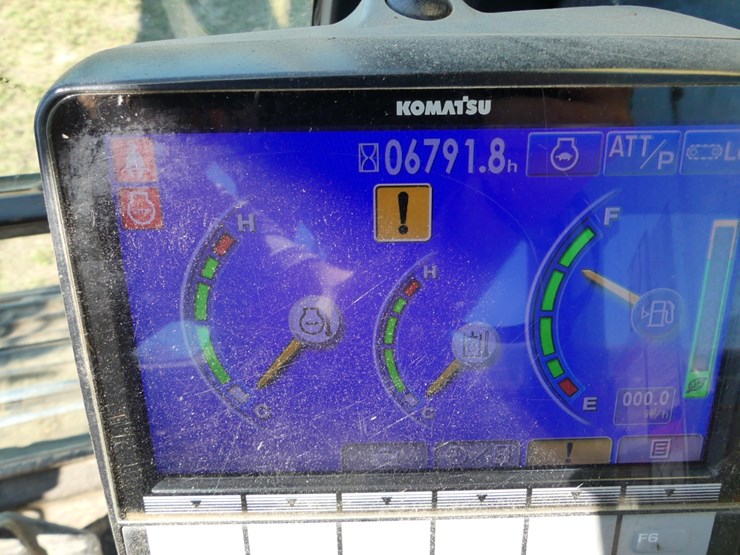 2015-komatsu-pc210-lc-image-17