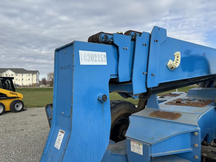 #1460-•-2014-genie-1056-telehandler-image-9