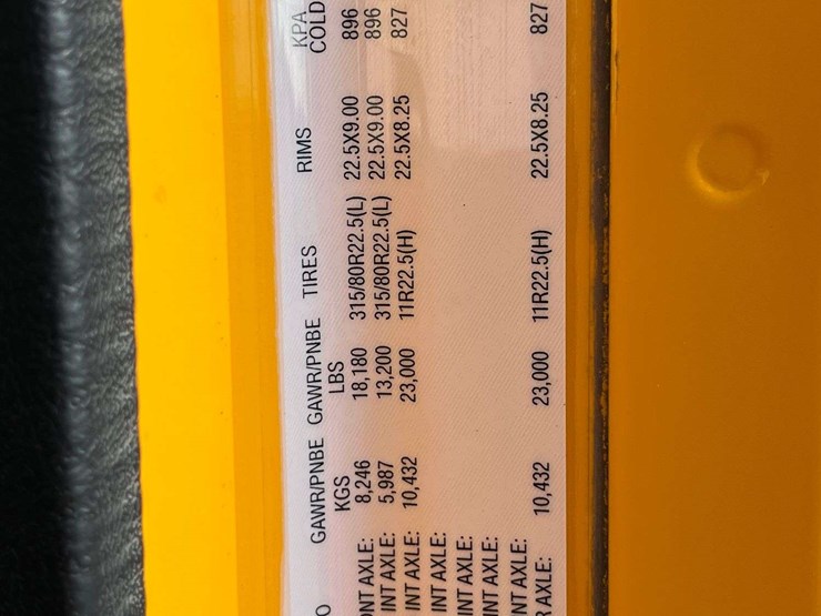 2020-freightliner-122sd-image-77