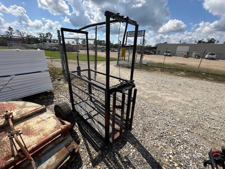 #00943-•-sheep-squeeze-chute-image-3