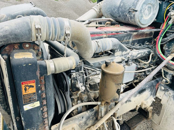 1999-freightliner-tri-axle-dump-truck-image-33