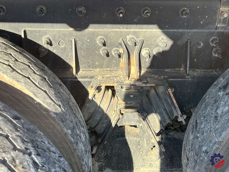 2020-freightliner-122sd-image-30