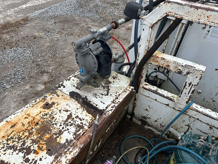 1989-mack-r690t-fuel-&-lube-truck-image-67