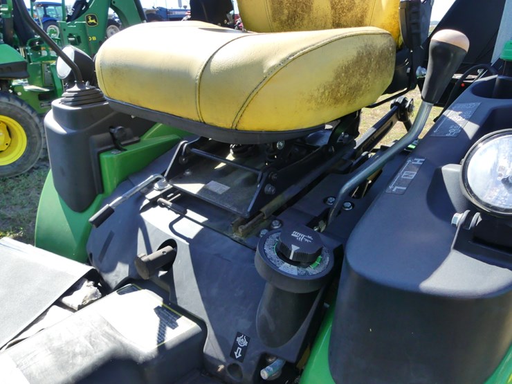2022-john-deere-1025r-image-12