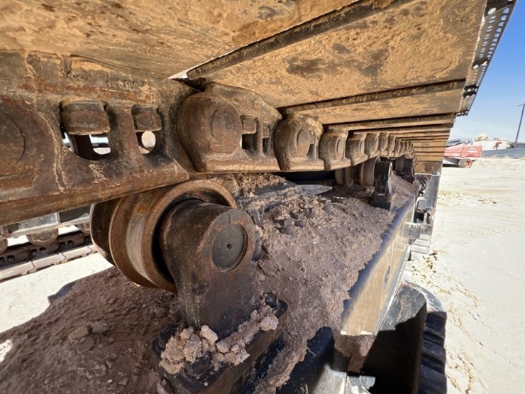 2019-deere-670g-lc-image-22