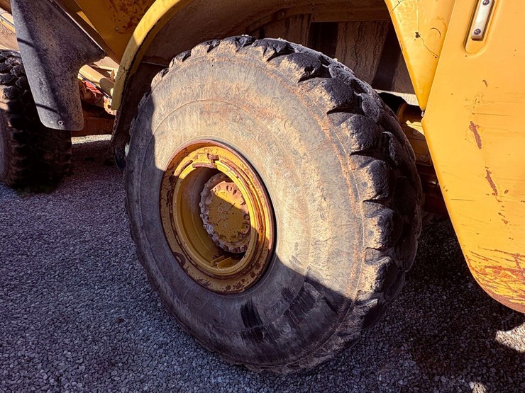 2007-caterpillar-740-image-11