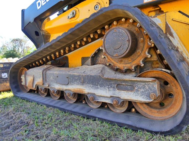 2021-deere-331g-image-5