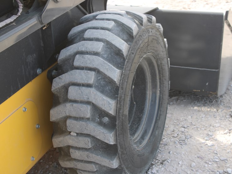 2023-new-holland-l328-image-26