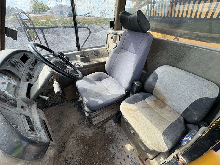 2006-caterpillar-740-image-35