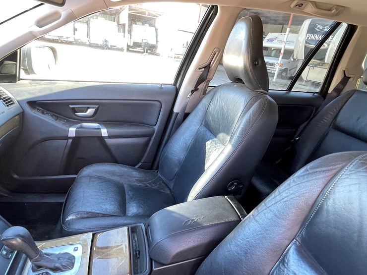 2010-volvo-xc90-image-51