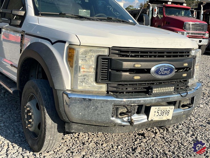 2017-ford-f550-xl-image-14