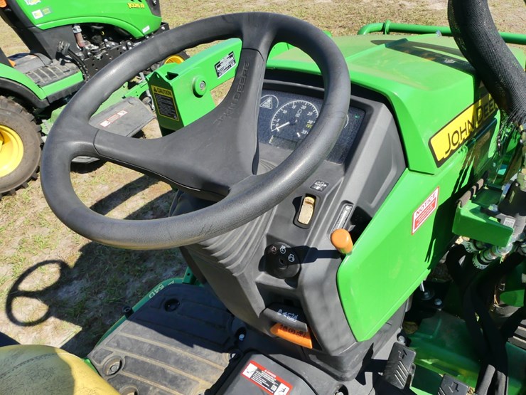 2022-john-deere-1025r-image-14