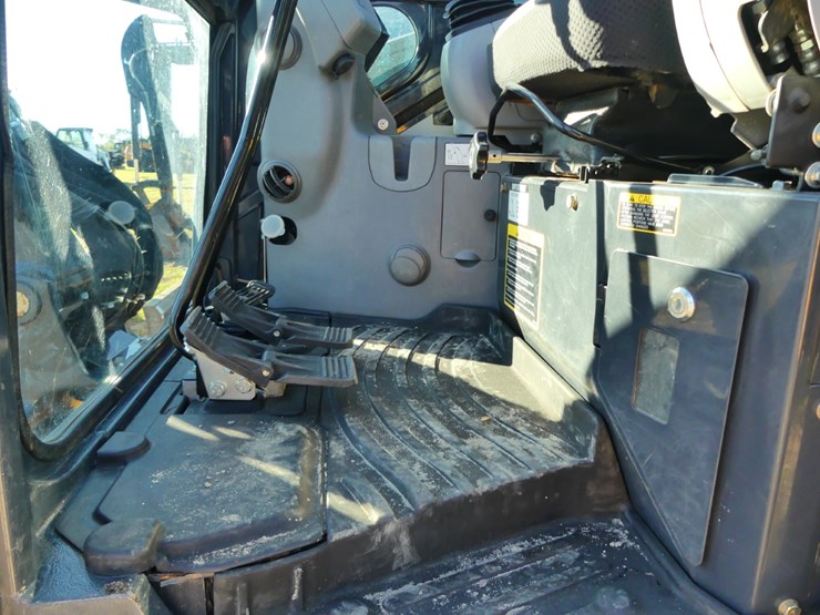 2022-deere-35g-image-15