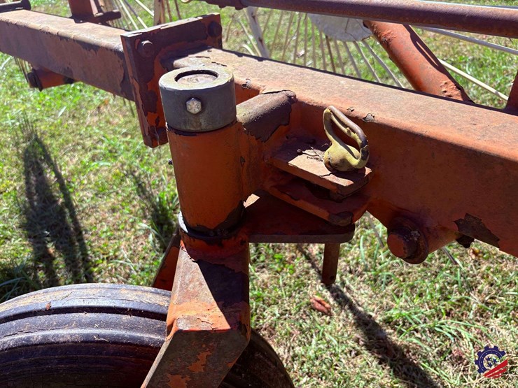 enoagricola-rossi-rt7-9-9-wheel-hay-rake-image-16