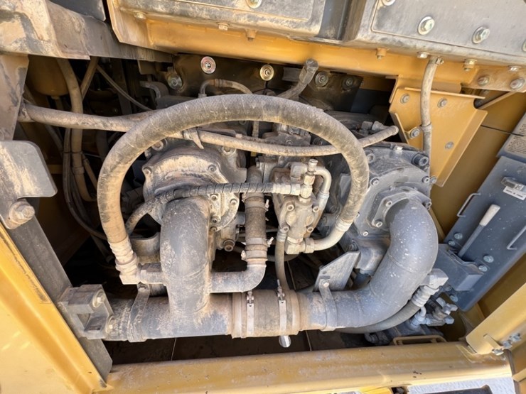 2019-deere-670g-lc-image-59