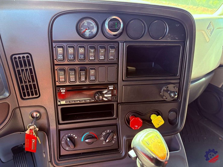 2017-international-prostar-image-78