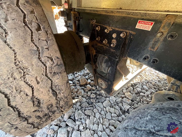 2020-freightliner-122sd-image-45