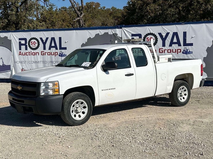 2013-chevrolet-silverado-1500-image-1