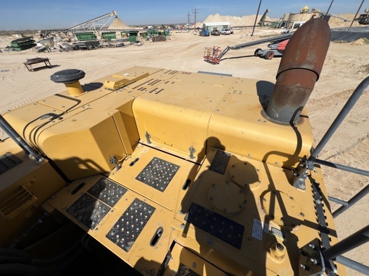 2019-deere-670g-lc-image-47