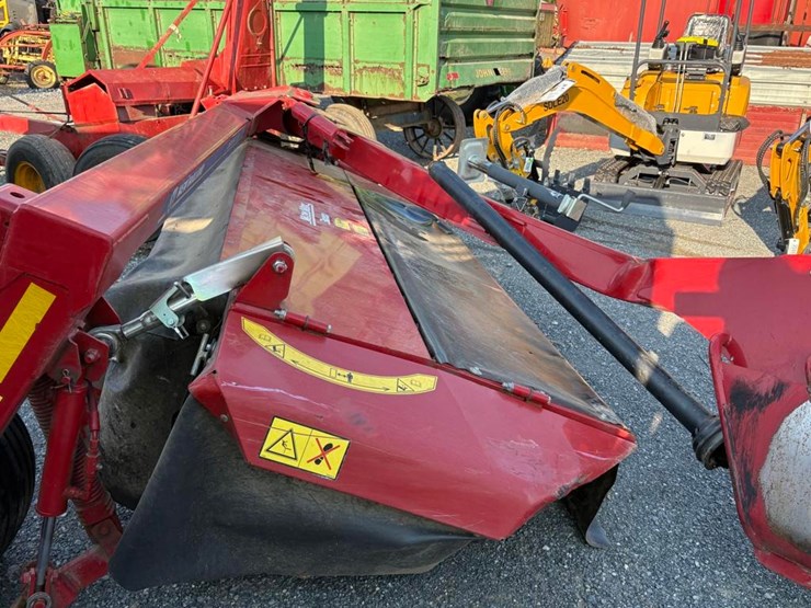 new-holland-210m-image-8