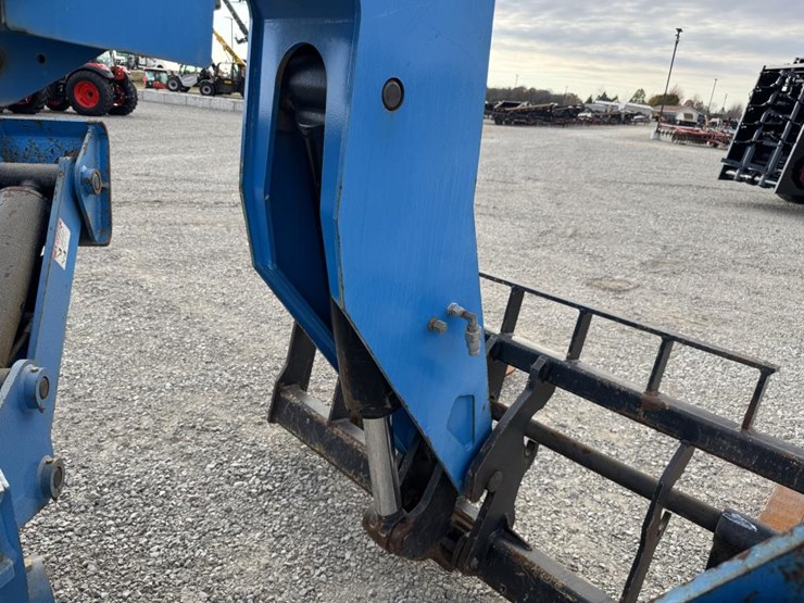 #1460-•-2014-genie-1056-telehandler-image-23