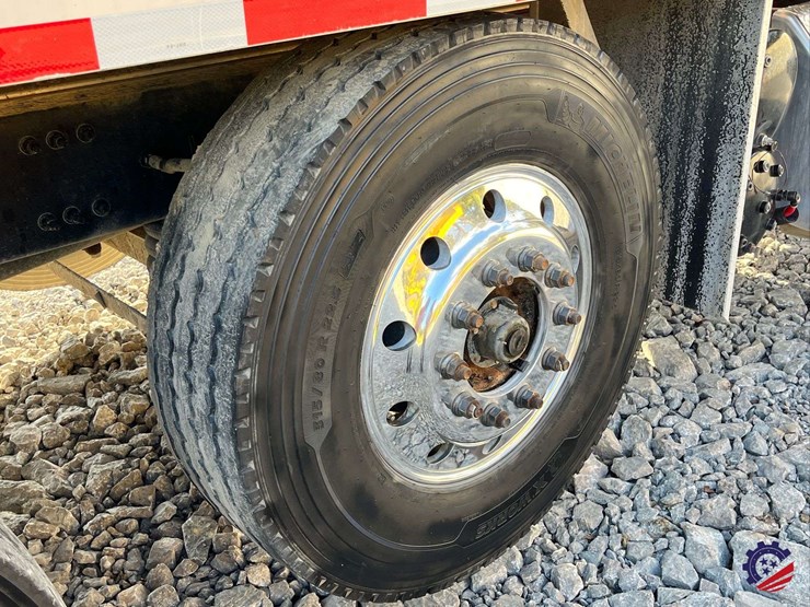 2020-freightliner-122sd-image-15