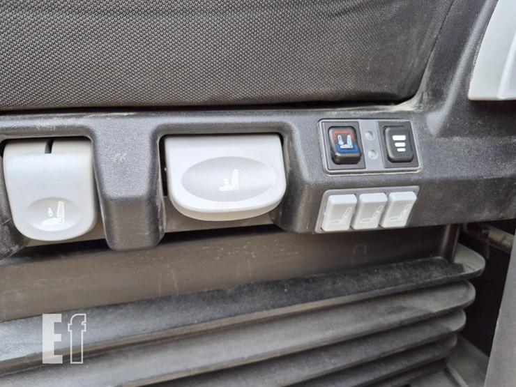 2018-freightliner-cascadia-116-image-19