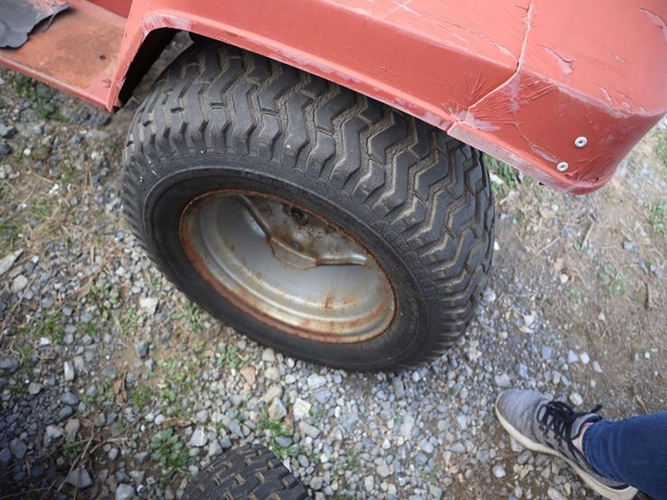 wheel-horse-lawn-&-garden-tractor-image-12