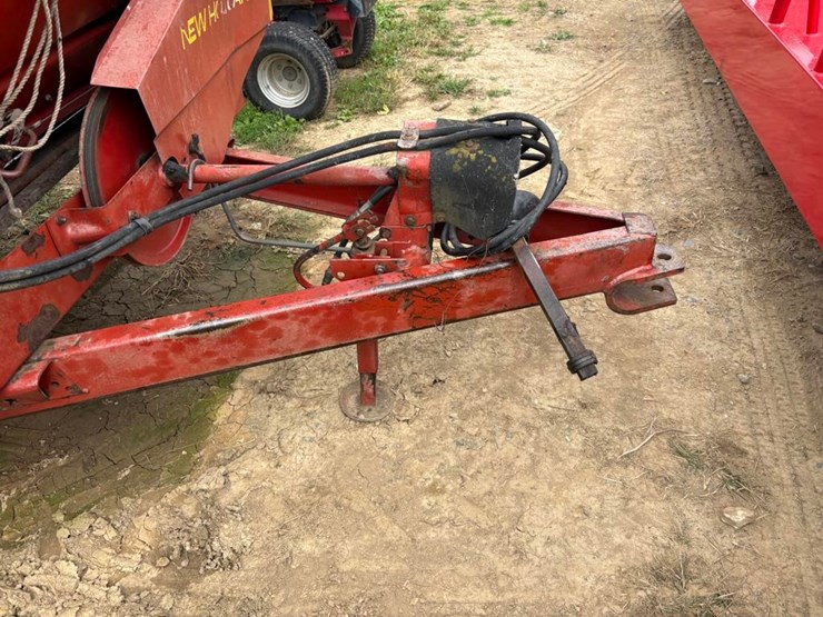 new-holland-165-image-3