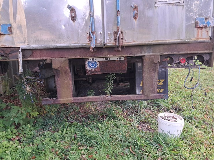 #701-•-53'-semi-trailer-and-contents-image-6