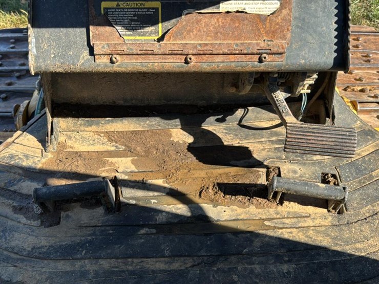 2008-deere-750j-xlt-image-44