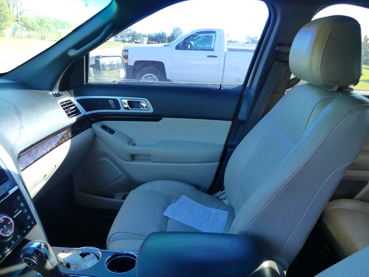 2012-ford-explorer-image-11