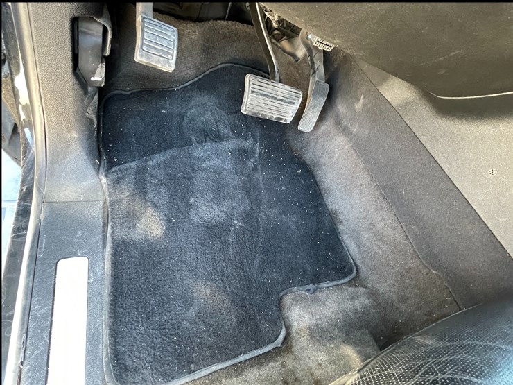 2010-cadillac-escalade-image-51